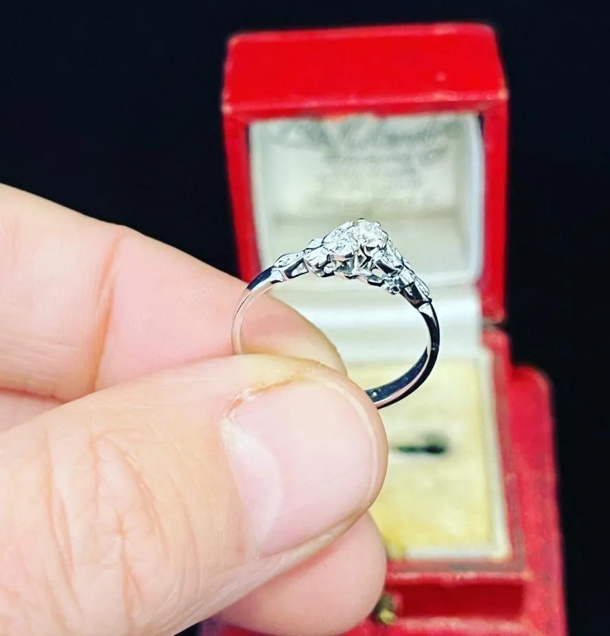 1940s 18ct White Gold Diamond Ring