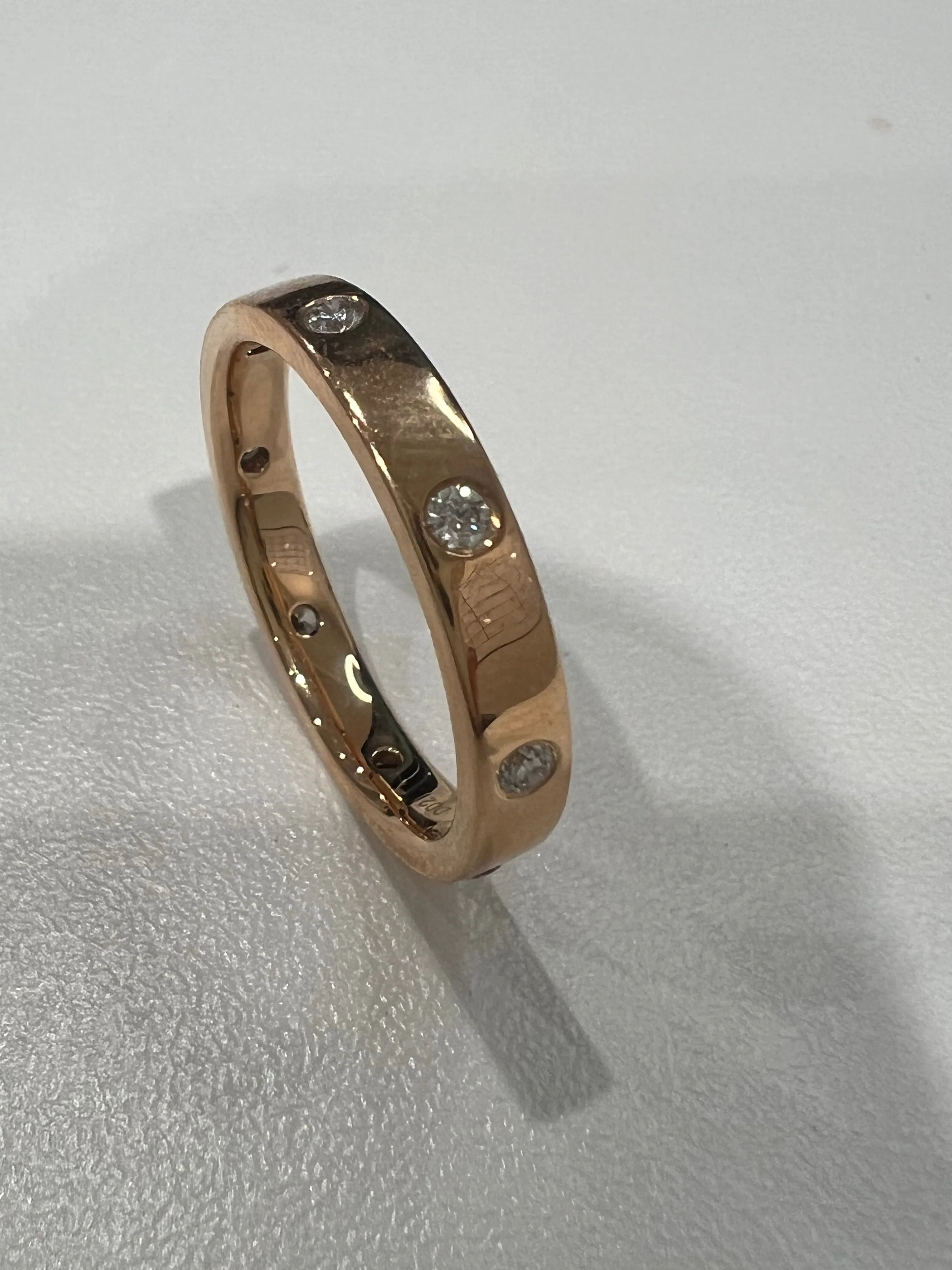 8 ROUND DIAMOND WEDDING BAND