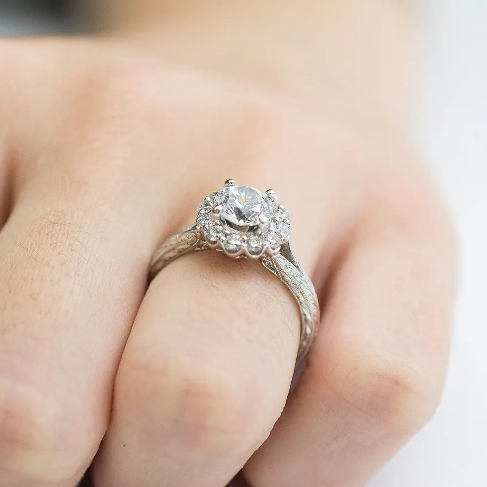 Amavida Platinum Engagement Mounting with Round Halo