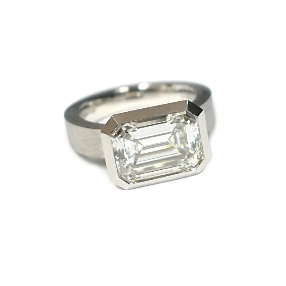 Custom Series 20 | Oblique Fine Engagement Ring, Platinum Mounting.