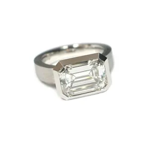Custom Series 20 | Oblique Fine Engagement Ring, Platinum Mounting.