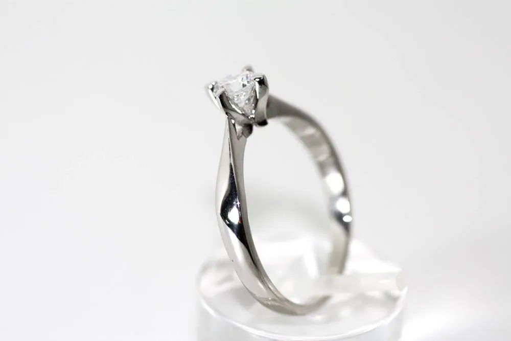 Diamond White gold ring
