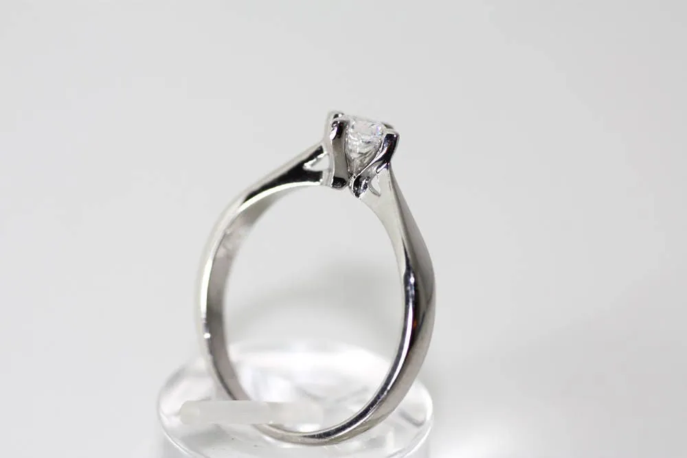 Diamond White gold ring