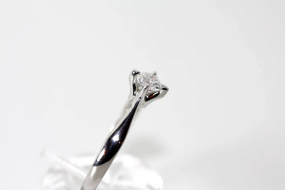 Diamond White gold ring