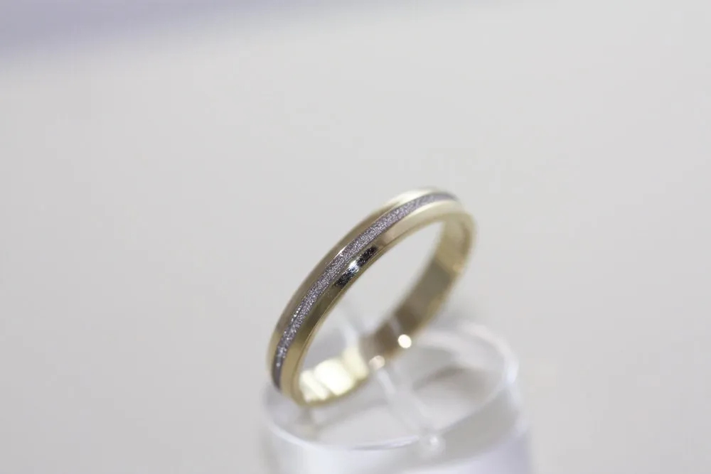 Elegant Men's Wedding band