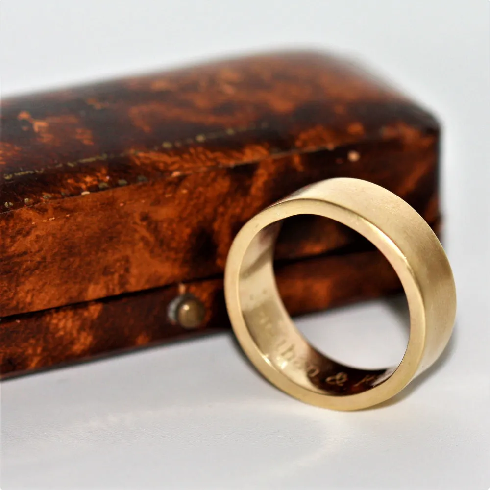 Gold or Platinum wedding band - 8MM