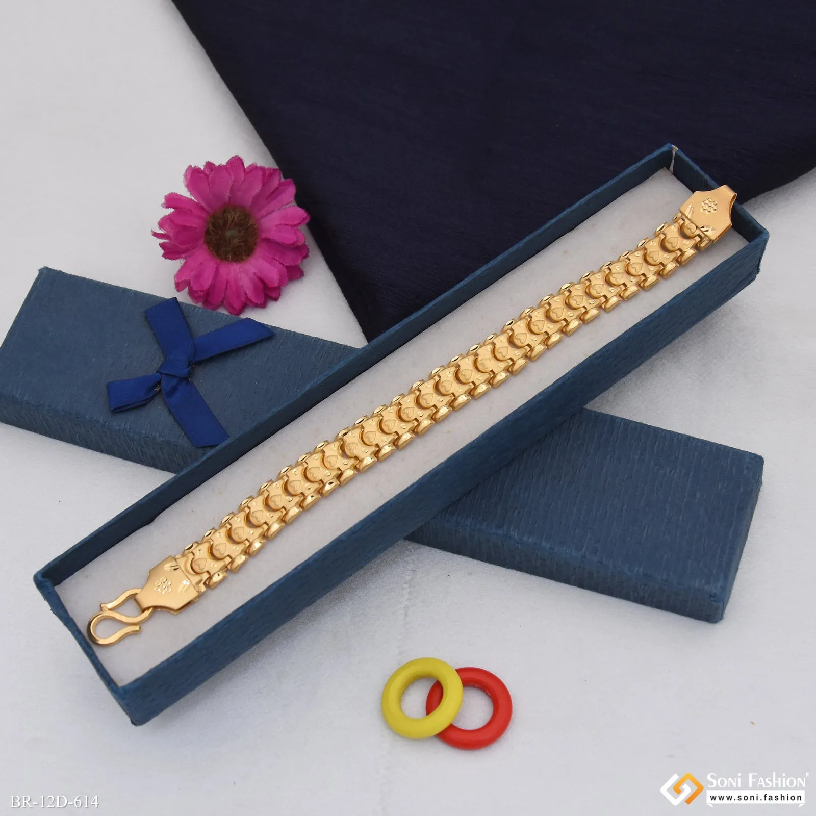 Latest Design Gold Plated Pokal Bracelet for Men - Style D614