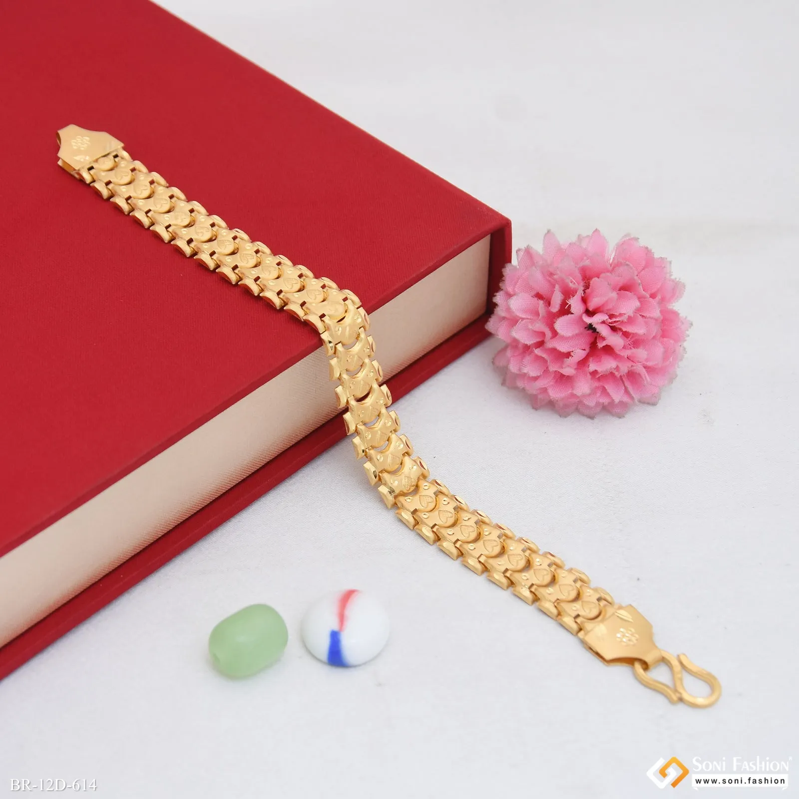 Latest Design Gold Plated Pokal Bracelet for Men - Style D614