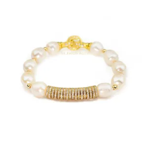Madison white freshwater pearl bracelet with gold centerpiece