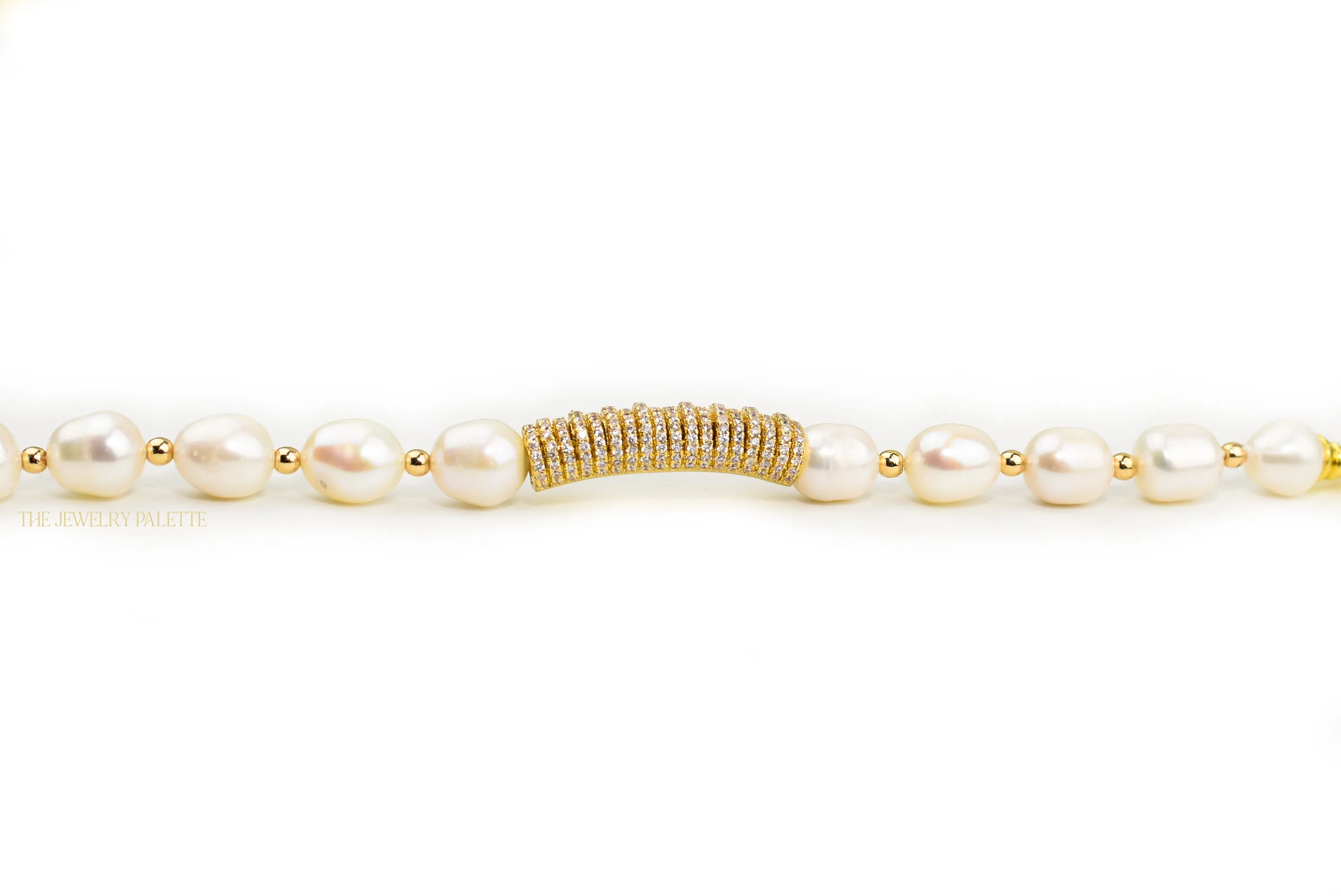 Madison white freshwater pearl bracelet with gold centerpiece