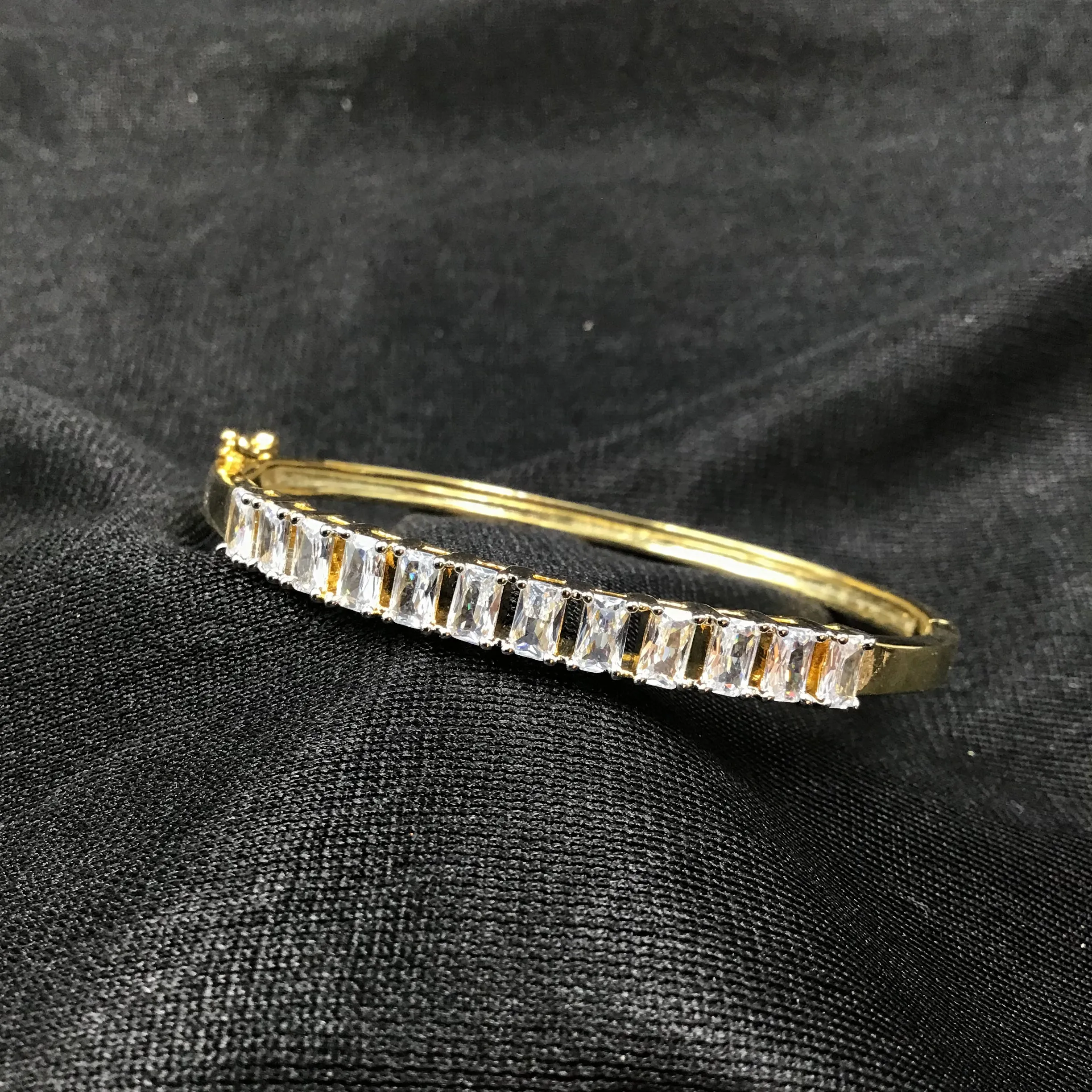 Openable Zircon/AD Bracelet 3224-11