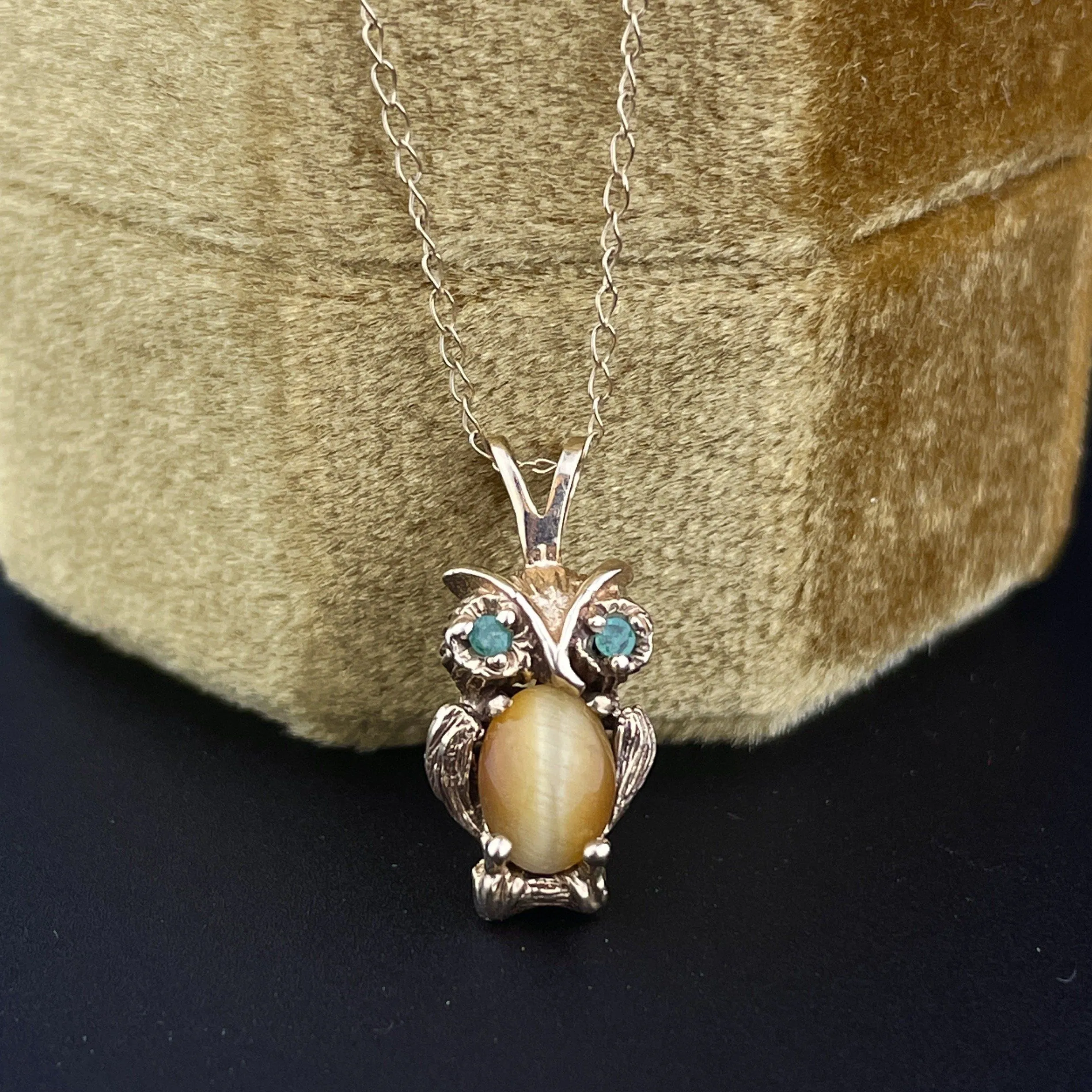 Vintage 14K Gold Emerald Golden Quartz Owl Pendant Necklace