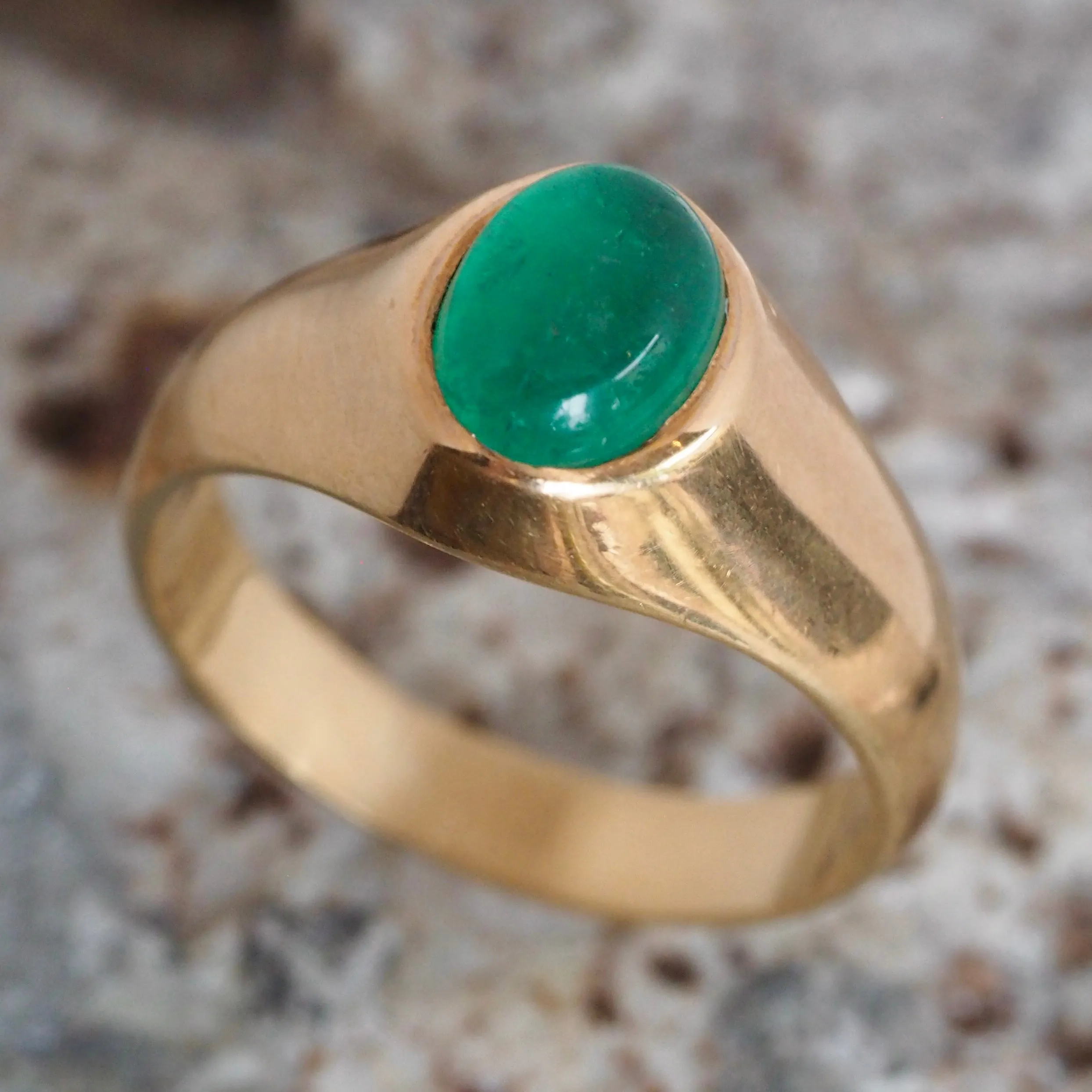 Vintage 18k Gold Cabochon Emerald Dome Ring