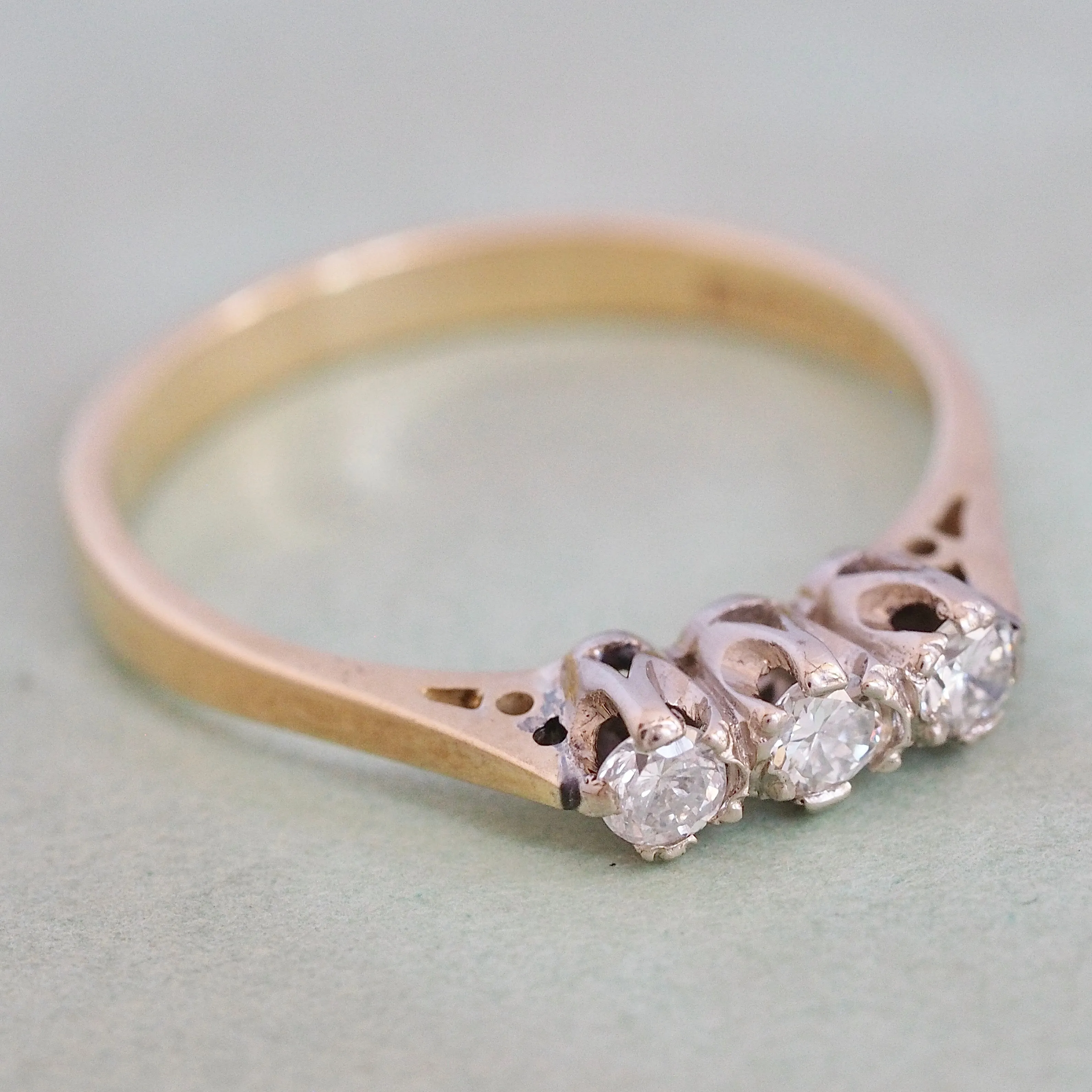 Vintage English Diamond Trilogy 18k Gold Ring