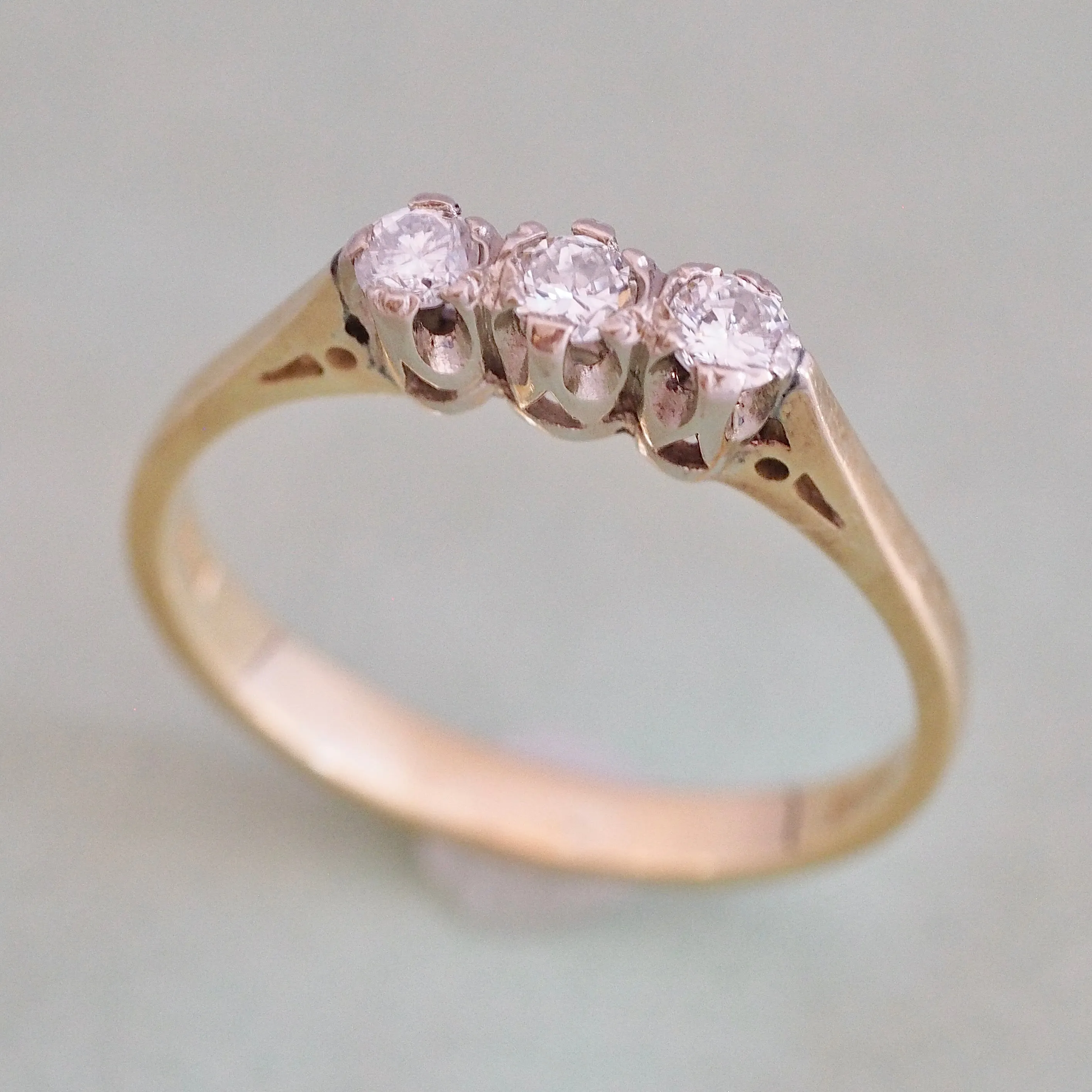 Vintage English Diamond Trilogy 18k Gold Ring